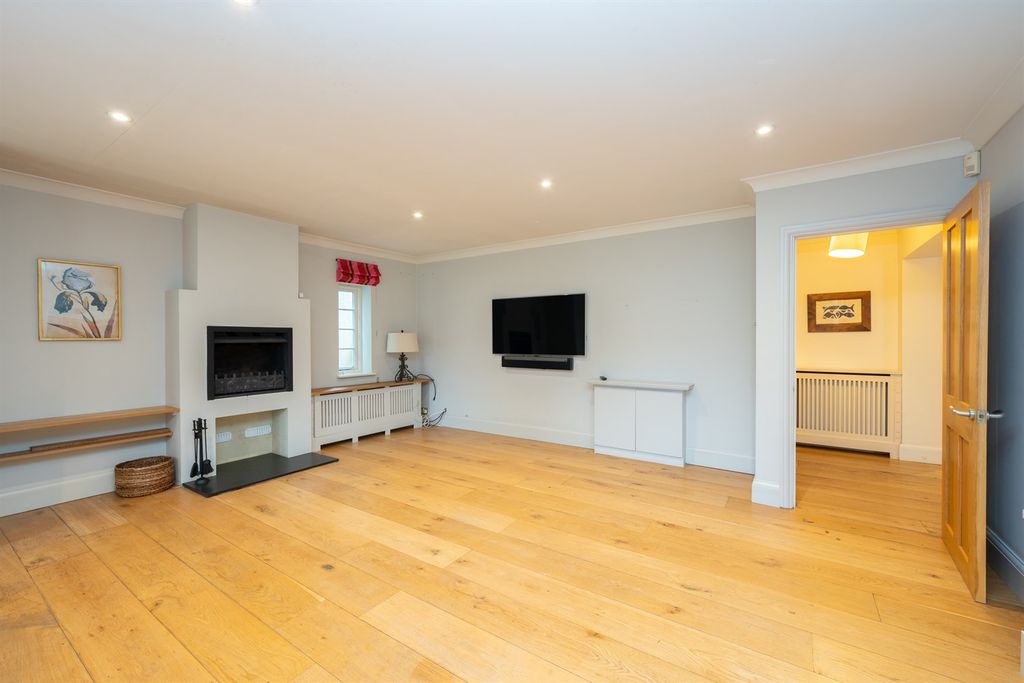 Additional image 4 of 6 bed detached house to rentForest Grange, Horsham, West Sussex RH13