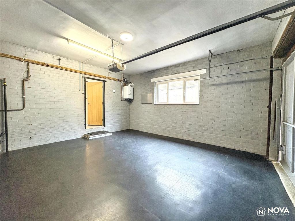 Additional image 34 of 4 bed detached house to rentOld Bedford Road, Luton LU2
