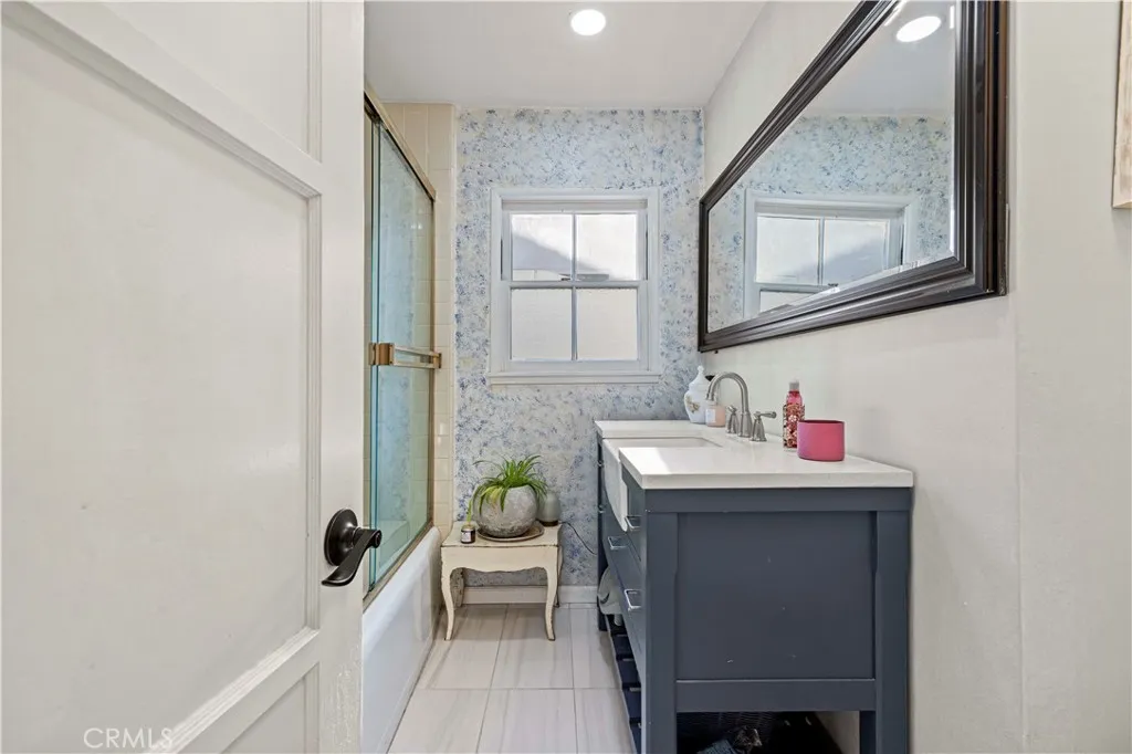 Additional image 16 of 18229 Strathern Street, Reseda, CA 91335