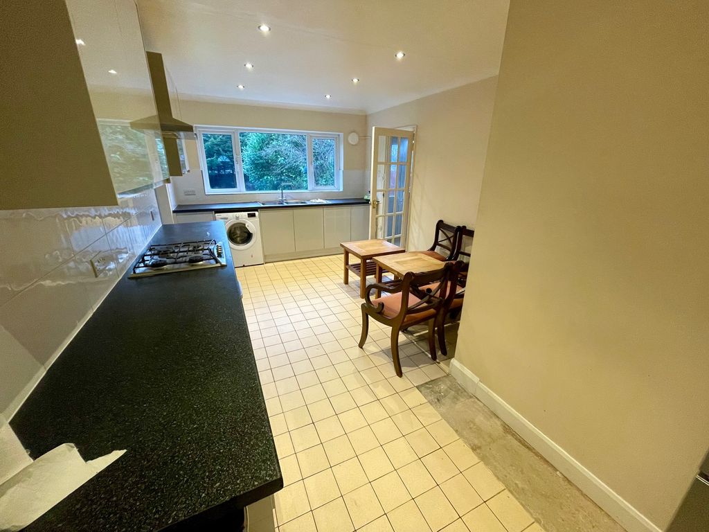Additional image 9 of 4 bed semi-detached house to rentAlton Road, Luton LU1