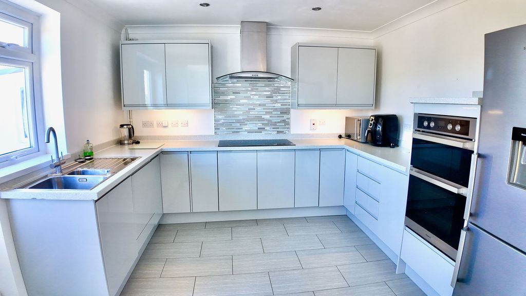 Additional image 3 of 3 bed semi-detached bungalow to rentMaesglas, Tredegar NP22