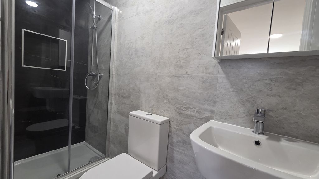 Additional image 5 of 6 bed flat to rentAldborough Spur, Slough, Berkshire SL1