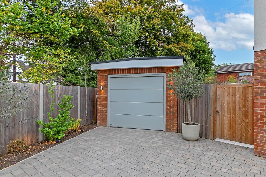 Additional image 34 of Ellenbrook Crescent