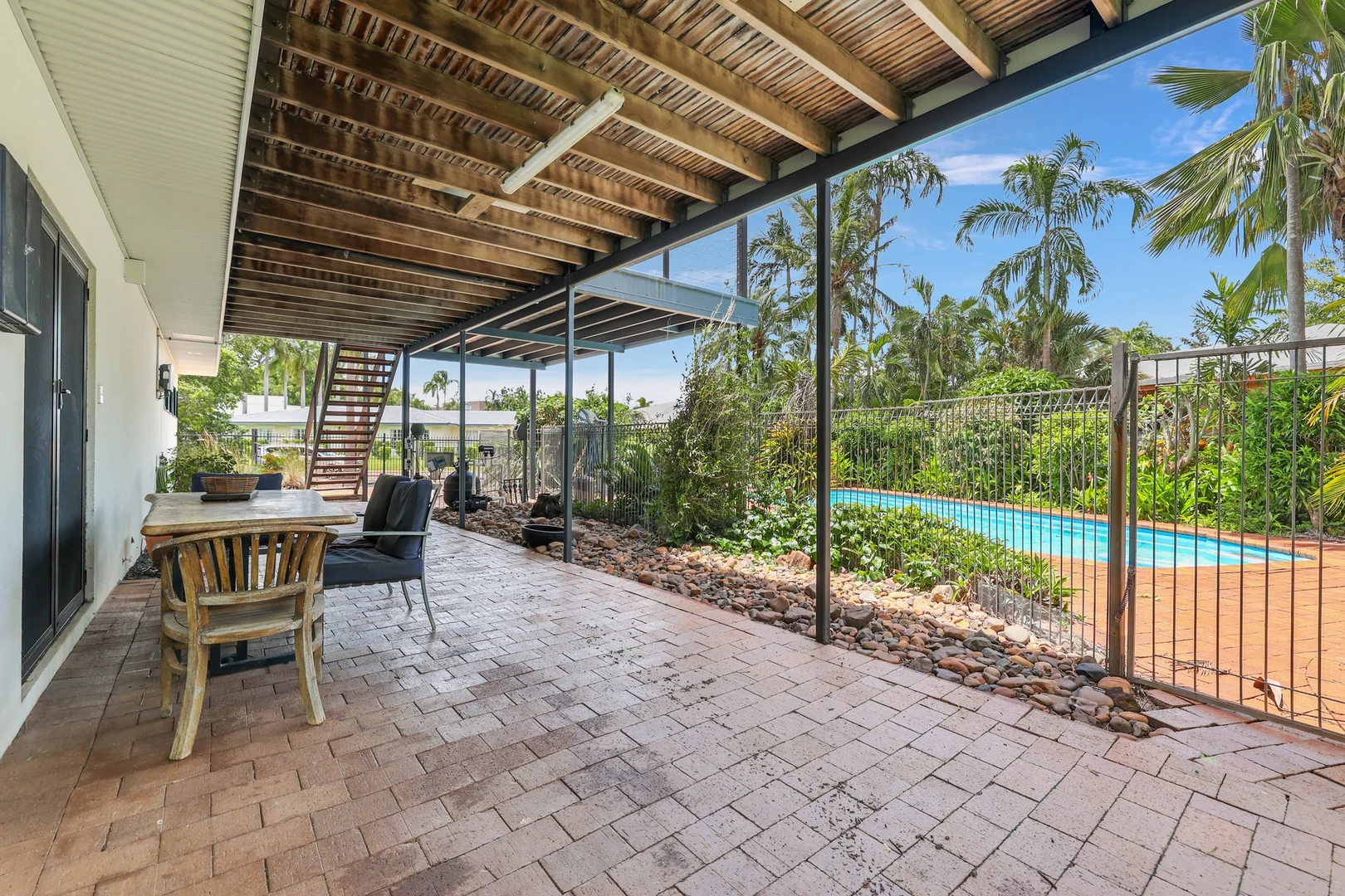 Additional image 20 of 17 Claymore Circuit, Brinkin NT 0810