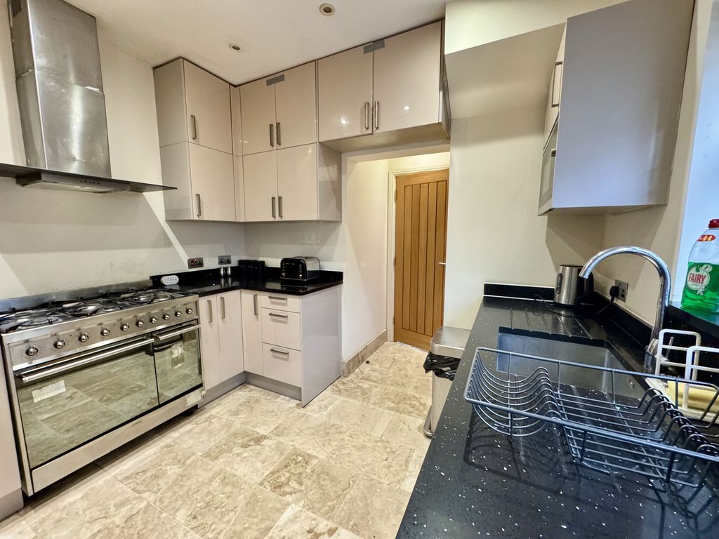 Additional image 23 of 8 bed terraced house to rentDunstable Road, Bedfordshire LU4