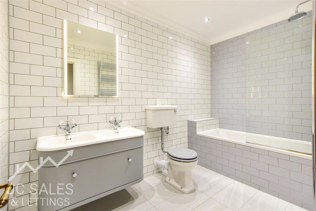Additional image 18 of 2 bed flat to rentRiber Castle, Riber Road, Riber, Matlock DE4