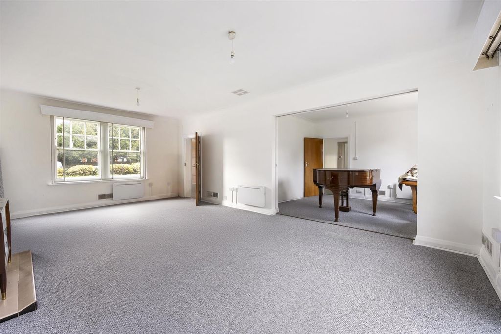 Additional image 2 of 4 bed detached house to rentBeccles Road, Worthing BN11
