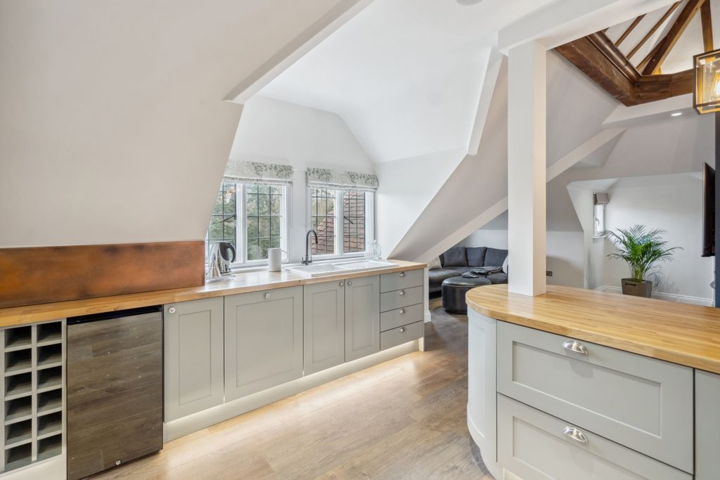 Additional image 9 of 3 bed flat to rentFramewood Road, Stoke Poges, Slough SL2