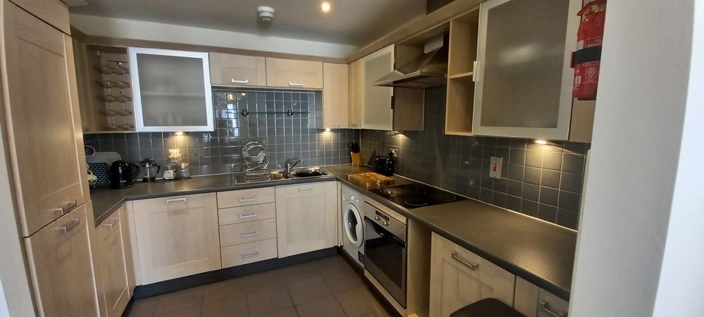 2 bed flat to rentPriory Place, Coventry CV1 photo 5