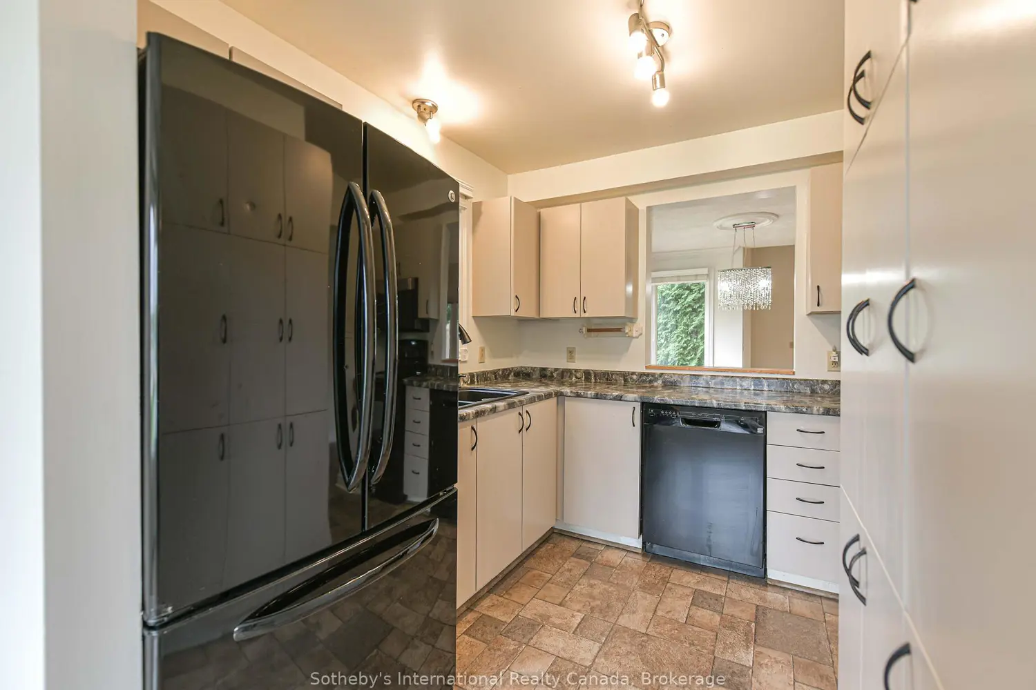 Additional image 5 of 10 Museum Drive 101