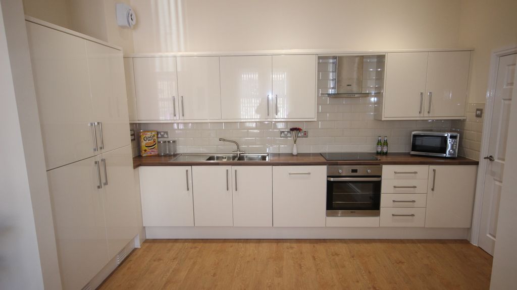 Additional image 2 of 6 bed terraced house to rentStudent Let - 311A Ecclesall Road, Sheffield S11