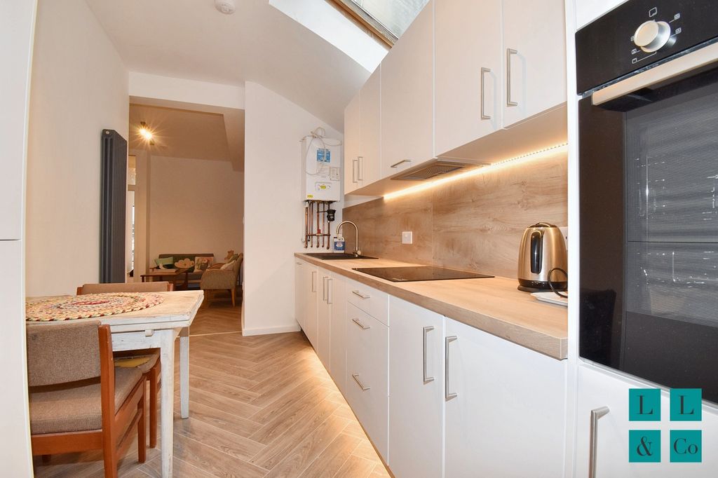 Additional image 2 of 3 bed flat to rentBroad Street, Penryn TR10