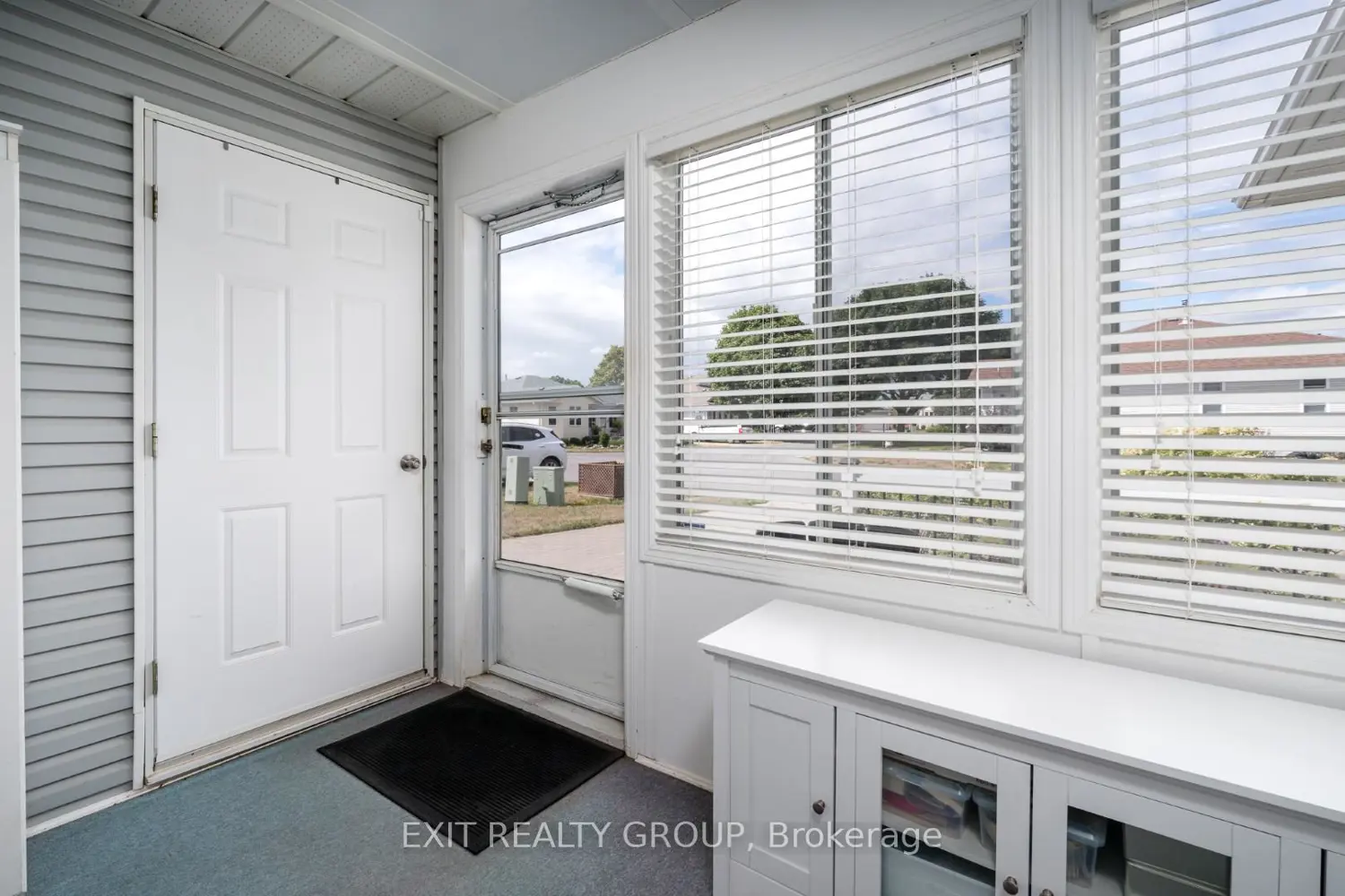 5 Empire Boulevard photo 4