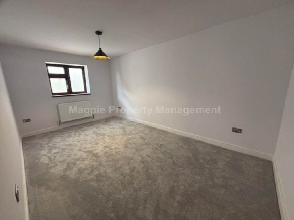 Additional image 12 of 6 bed semi-detached house to rentThe Lakes, Twentypence Road, Cottenham, Cambridge CB24