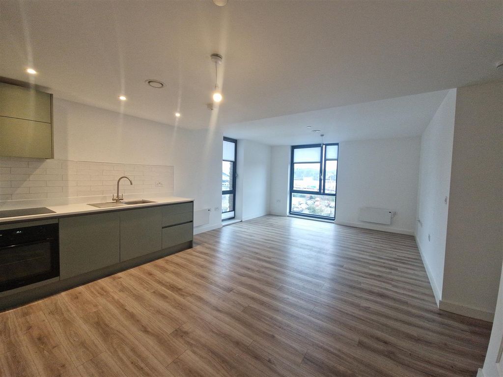 Additional image 2 of 2 bed flat to rentChevette Court, Luton LU2