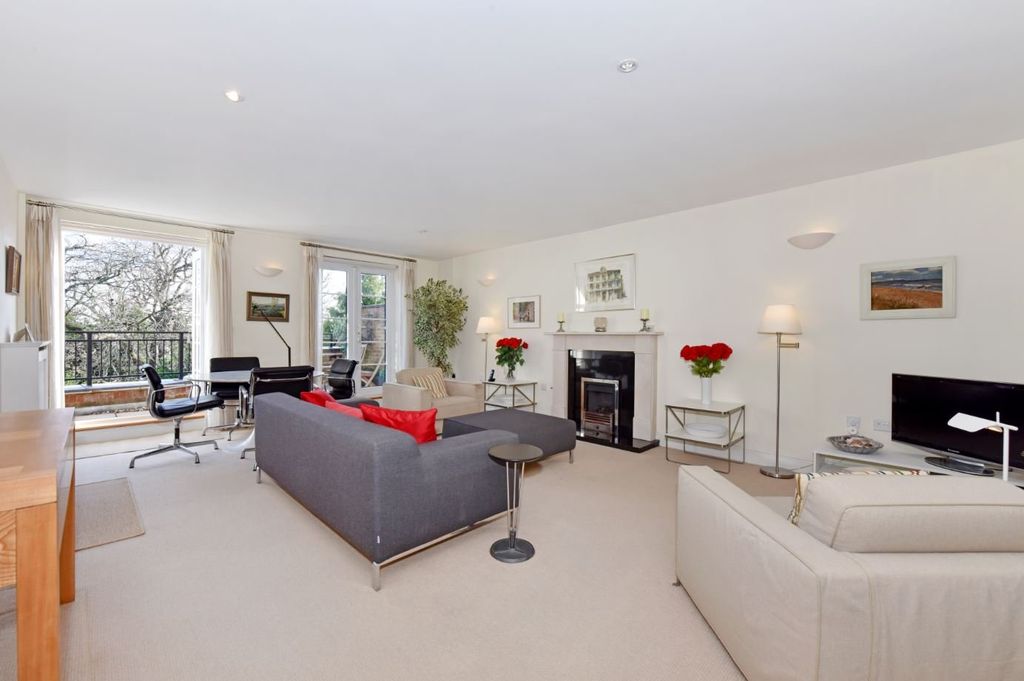 Additional image 2 of 3 bed flat to rentEthorpe House, Packhorse Road, Gerrards Cross, Buckinghamshire SL9
