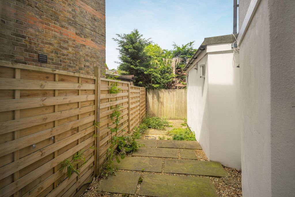 Additional image 9 of 2 bed flat to rentLondon Road, Ascot SL5
