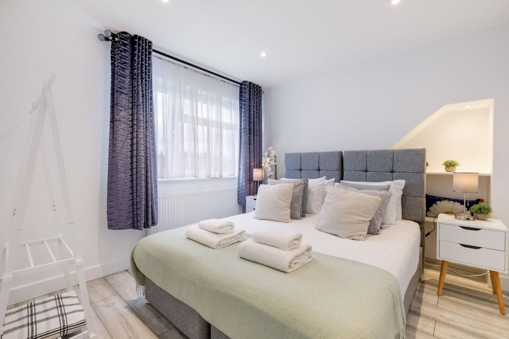Additional image 3 of 6 bed semi-detached house to rentChurch Road, Iver SL0