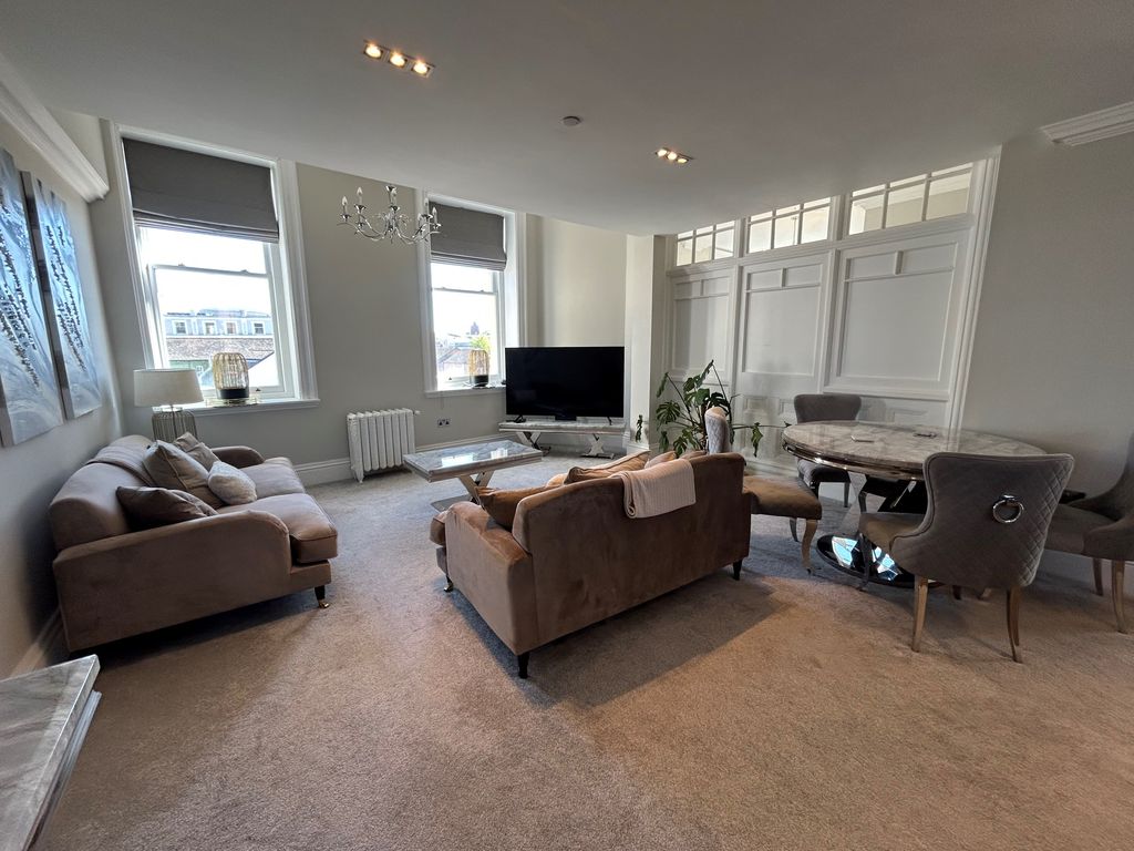 2 bed flat to rentMount Stuart Square, Cardiff CF10 photo 2