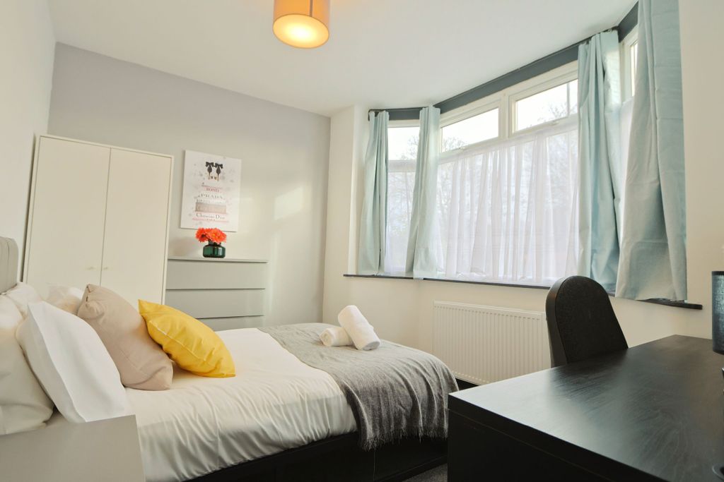 Additional image 28 of 6 bed flat to rentSouthmead Road, Westbury-On-Trym, Bristol BS10