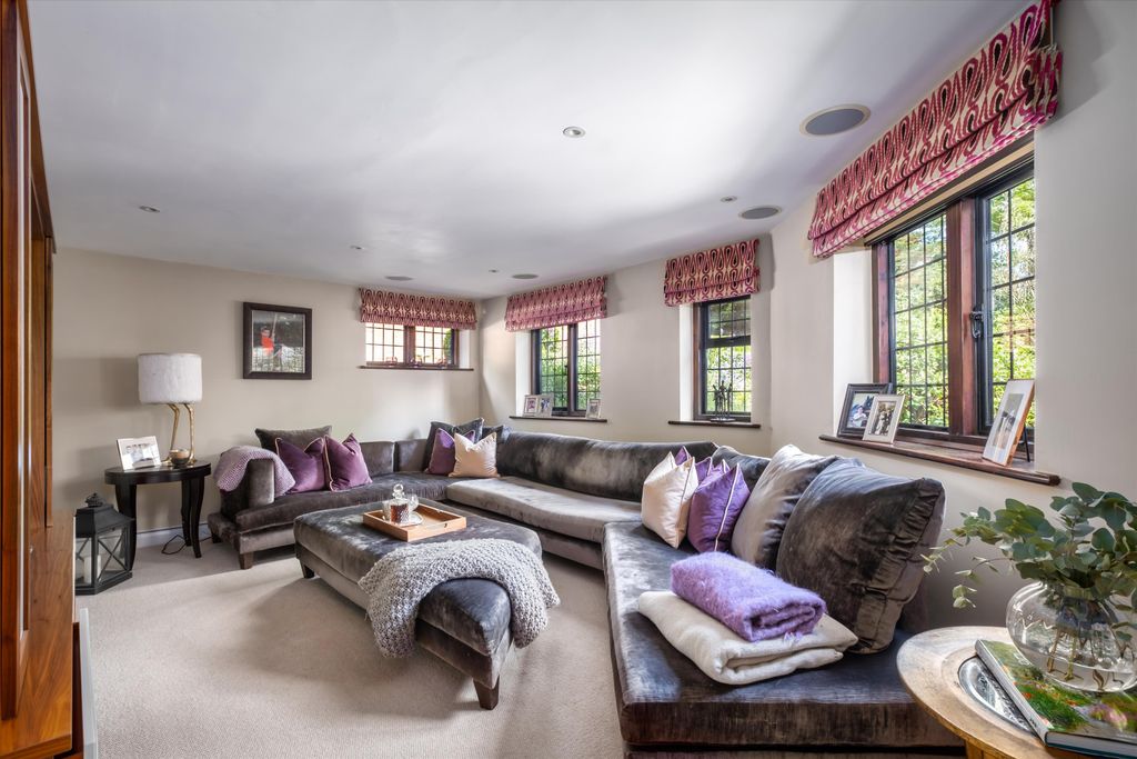 Additional image 13 of 6 bed detached house to rentHalfpenny Lane, Guildford, Surrey GU4