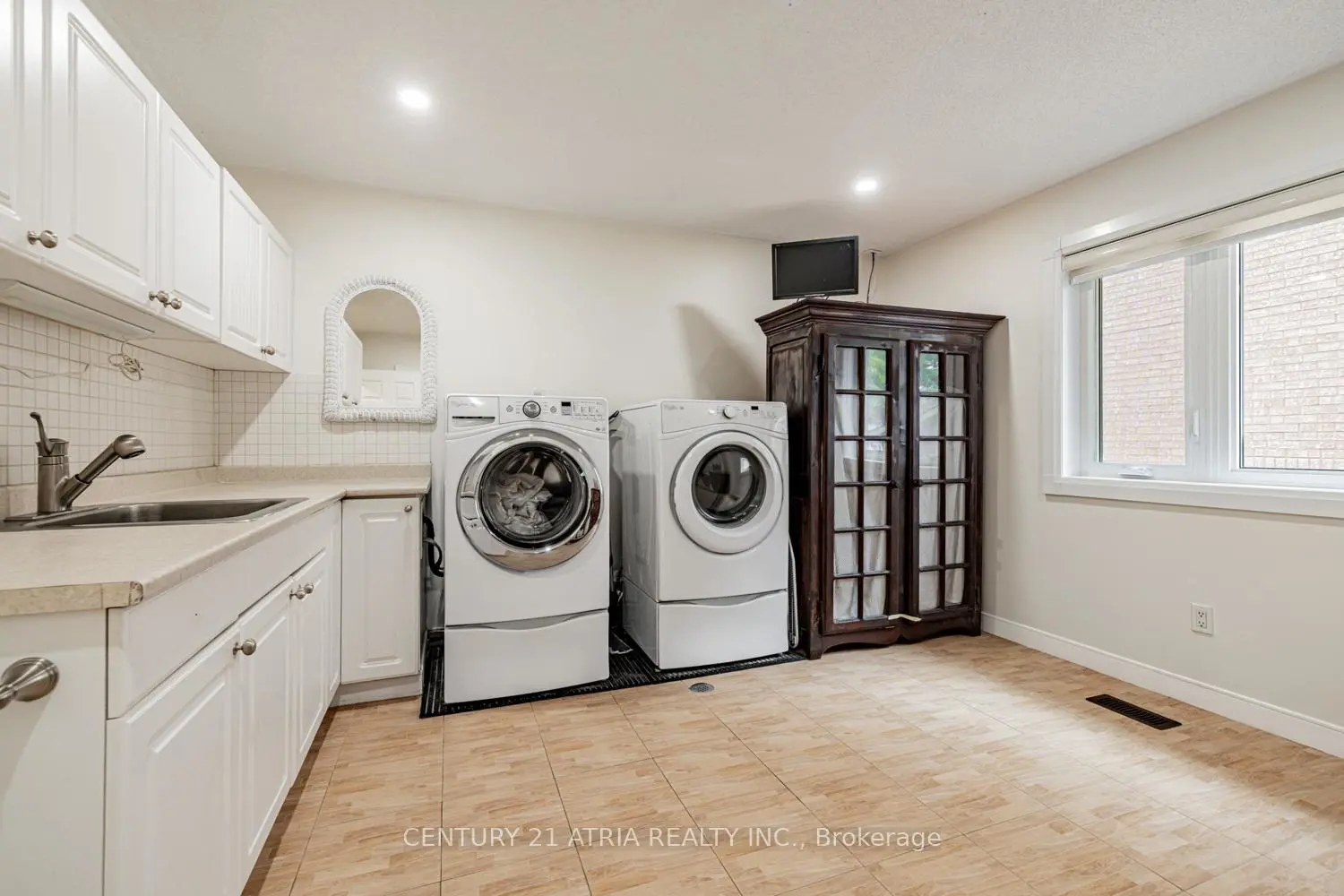 Additional image 11 of 898 Stonehaven Avenue