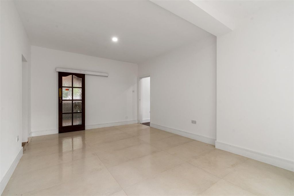 Additional image 13 of 5 bed detached house to rentKeepers Road, Sutton Coldfield B74