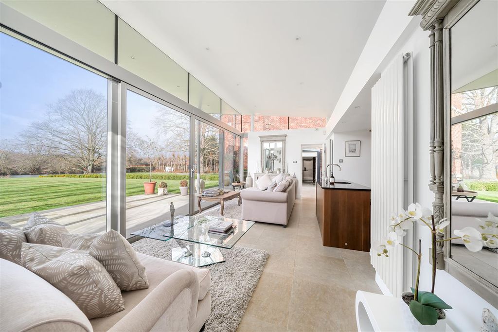 Additional image 5 of 6 bed detached house to rentPelhams Walk, Esher KT10