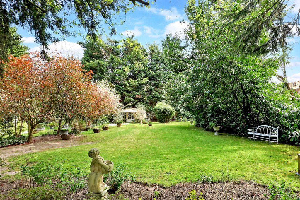 Additional image 18 of 6 bed detached house to rentKennel Avenue, Ascot, Berkshire SL5