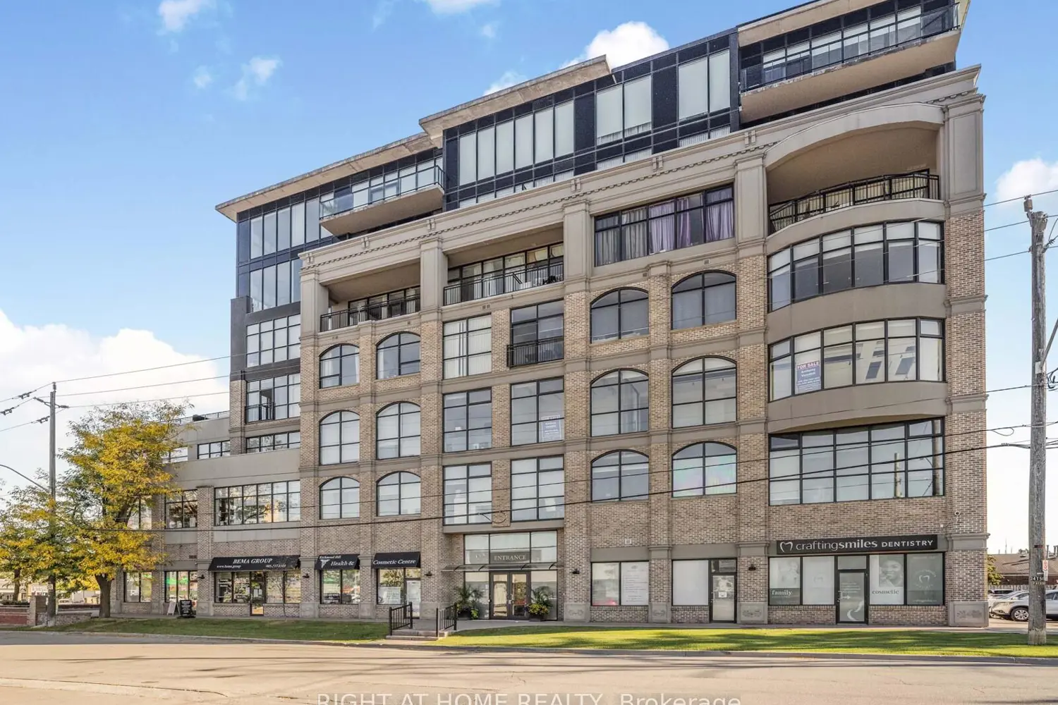 10376 Yonge Street 406 photo 2