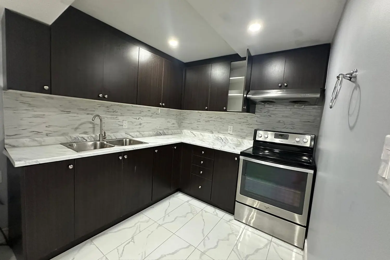 Additional image 14 of 16 Litchfield Court 115