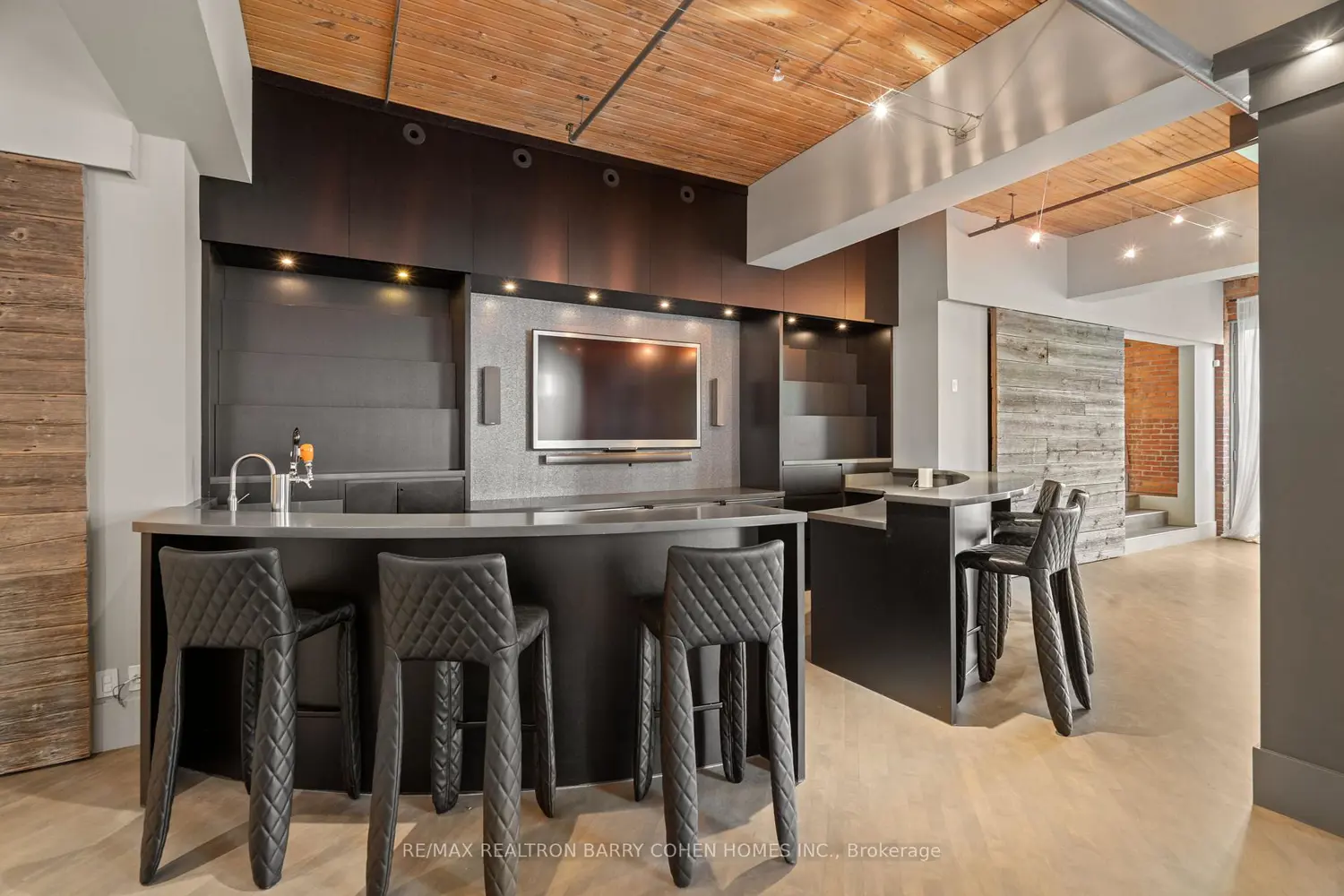 Additional image 9 of 468 Wellington Street 300