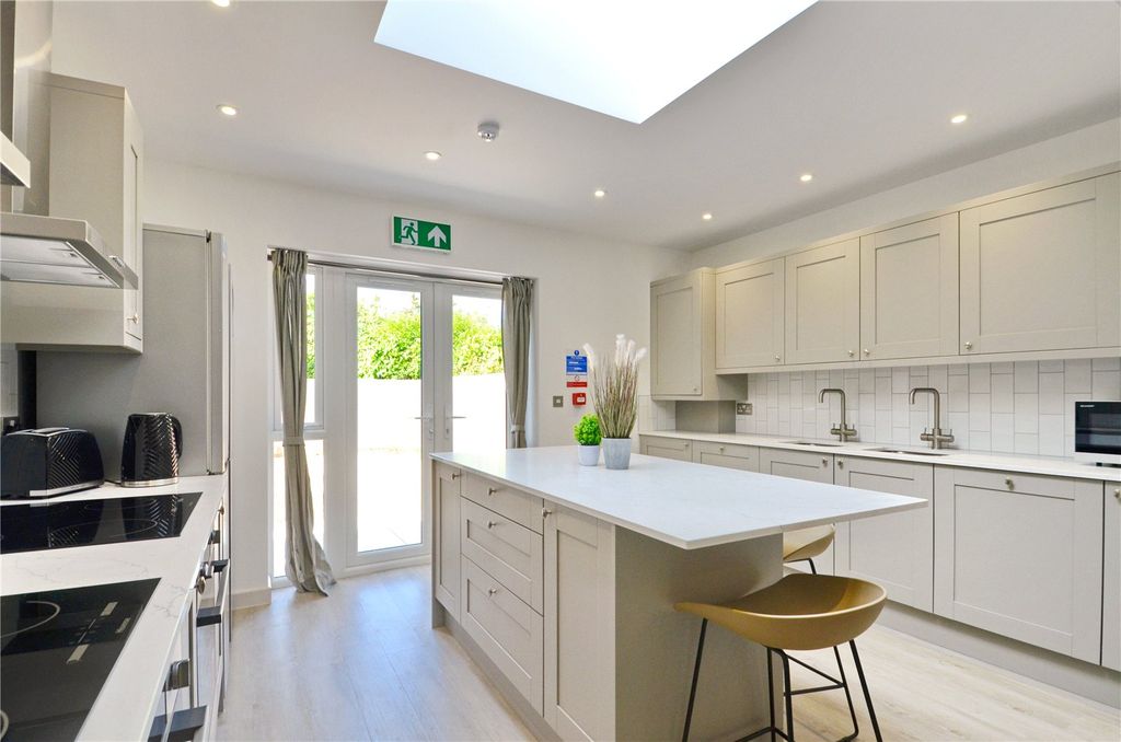 Additional image 2 of 6 bed semi-detached house to rentFilton Avenue, Horfield, Bristol, Bristol BS7