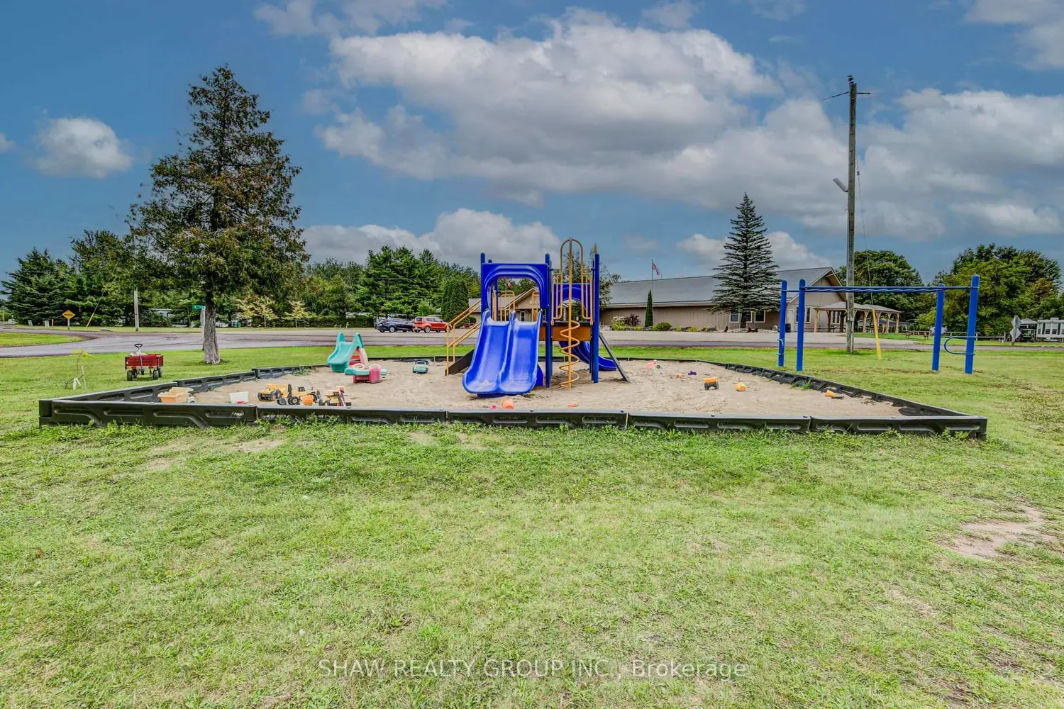 Additional image 11 of 691 Oak Crescent