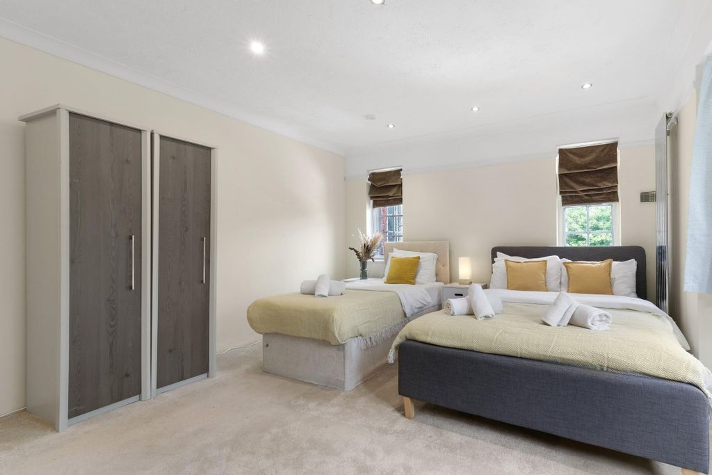 Additional image 33 of 5 bed detached house to rentMarlow Hill, High Wycombe HP11