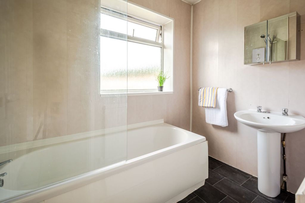 Additional image 4 of 4 bed shared accommodation to rentSt Annes Drive, Leeds LS4