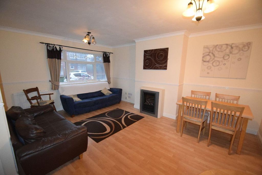 5 bed detached house to rentWrekin Avenue, Newport TF10