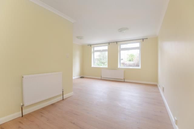 Additional image 3 of 3 bed town house to rentNewbury, Berkshire RG14