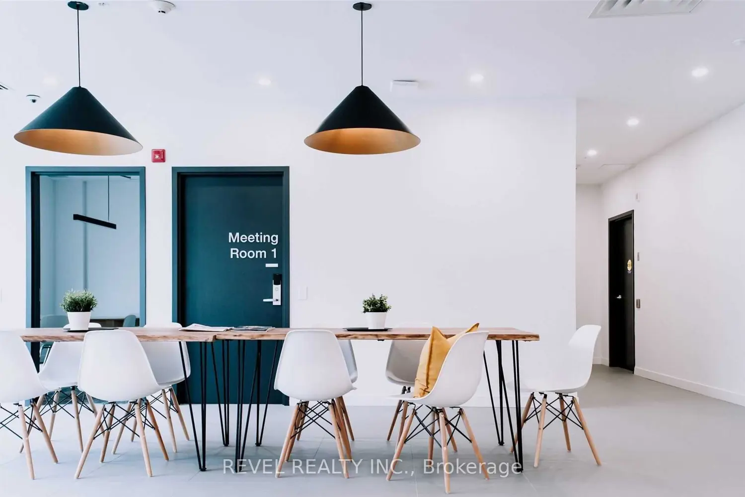 Additional image 16 of 1800 Simcoe Street 204