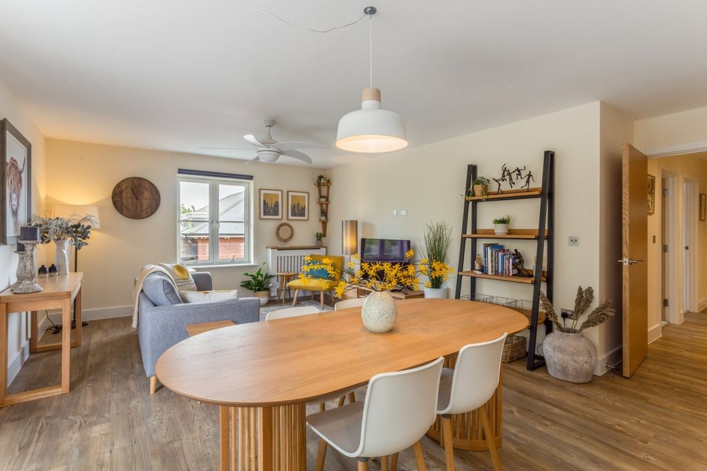 Additional image 22 of 2 bed flat to rentWindsor Court, Marlow SL7
