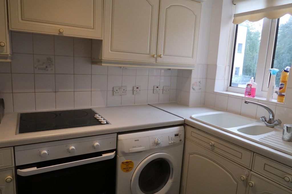 Additional image 5 of 2 bed flat to rentAlexandra Court The Esplanade, Penarth CF64