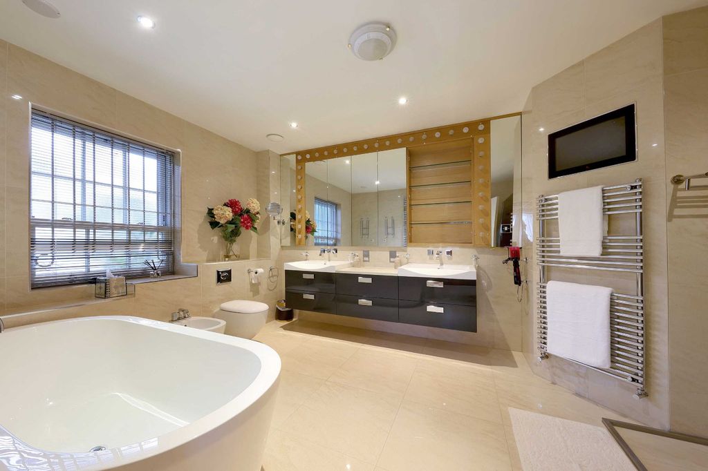 Additional image 24 of 8 bed detached house to rentDukes Kiln Drive, Gerrards Cross, Buckinghamshire SL9