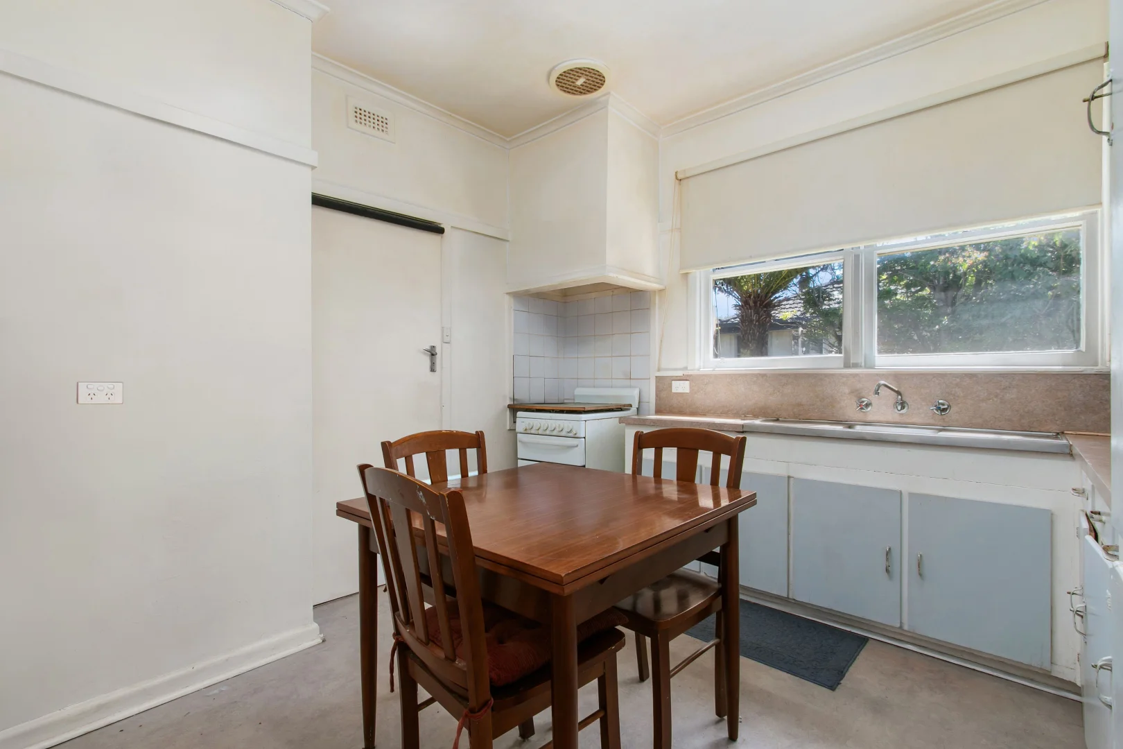 Additional image 9 of Moe VIC 3825