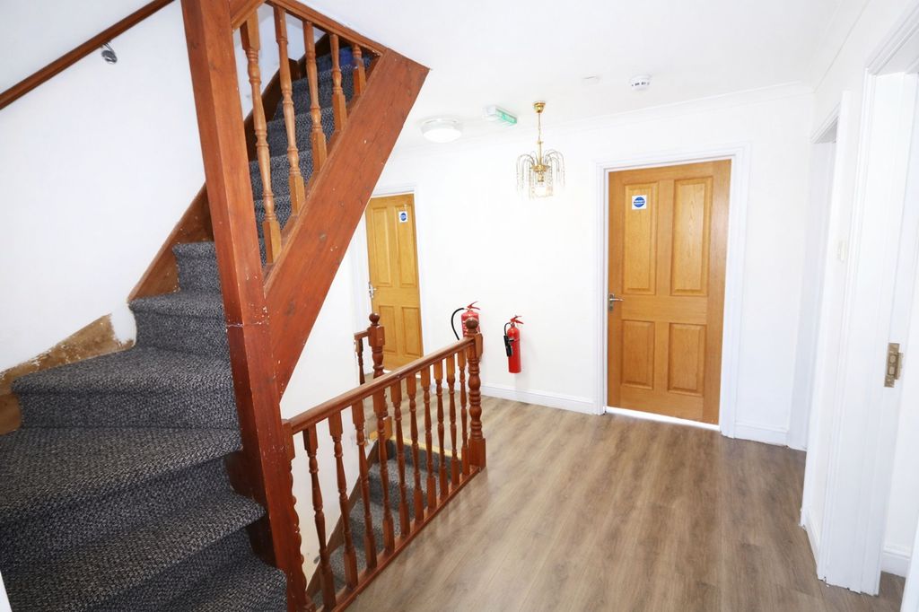 Additional image 13 of 9 bed detached house to rentSomerset Way, Iver SL0