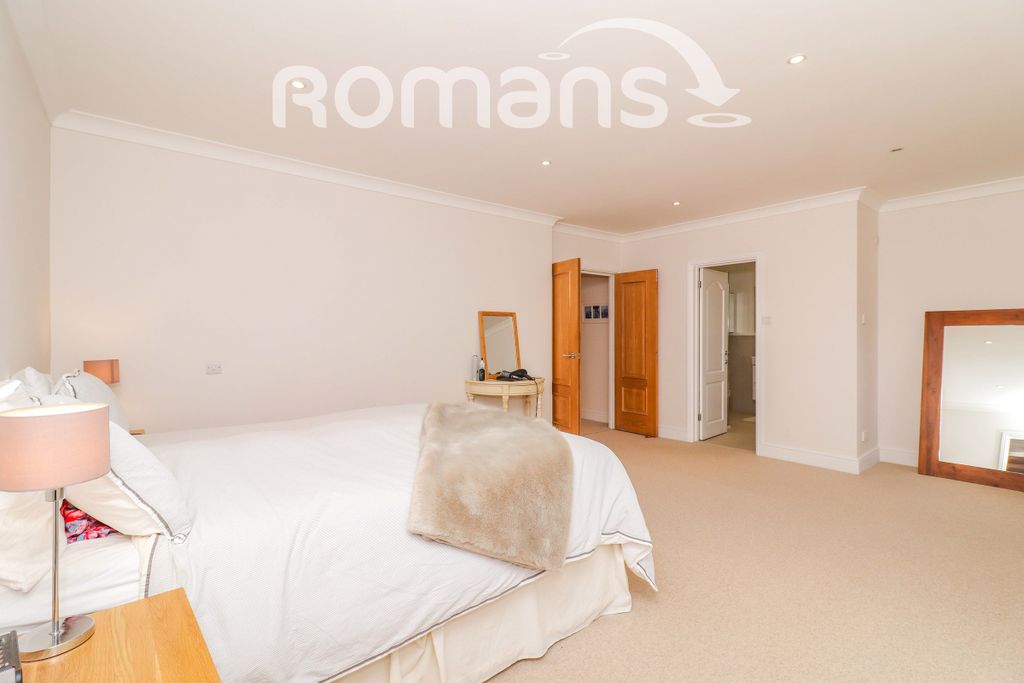 Additional image 6 of 5 bed detached house to rentSouth Park Crescent, Gerrards Cross SL9