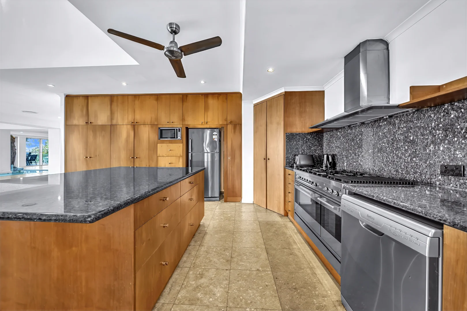 Additional image 11 of 88 Yachtsman Parade, Cannonvale QLD 4802