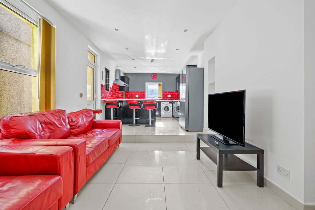Additional image 2 of 7 bed shared accommodation to rentBernard Street, Swansea SA2