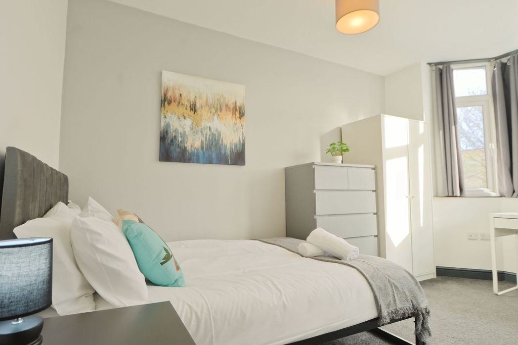 Additional image 16 of 6 bed flat to rentSouthmead Road, Westbury-On-Trym, Bristol BS10