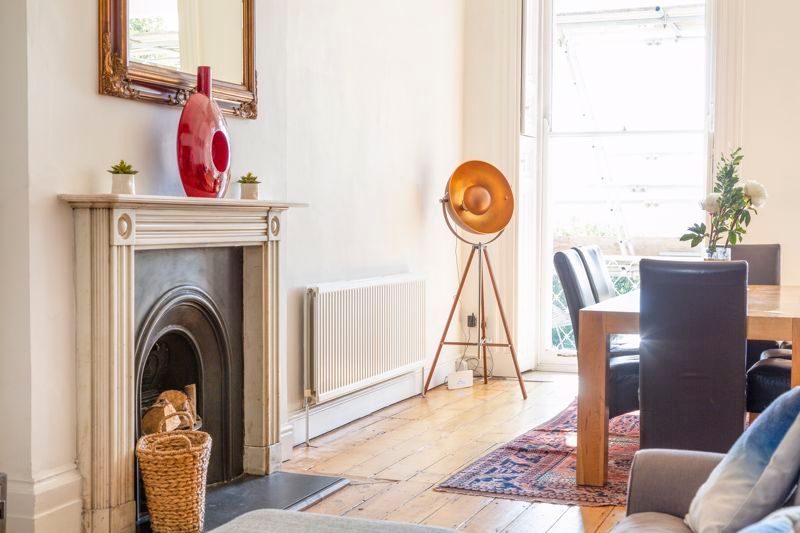 3 bed flat to rentRoyal York Crescent, Bristol BS8 photo 5