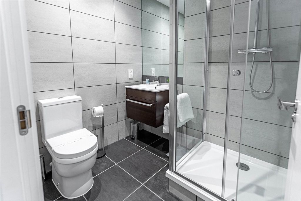 Additional image 8 of 2 bed flat to rentSussex House, The Forbury, Reading, Berkshire RG1